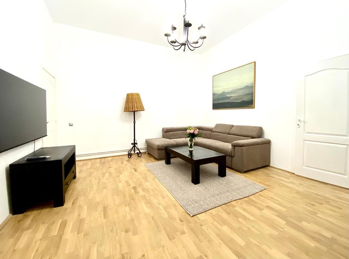 Republique Family Apartment Brasov Ngoại thất bức ảnh