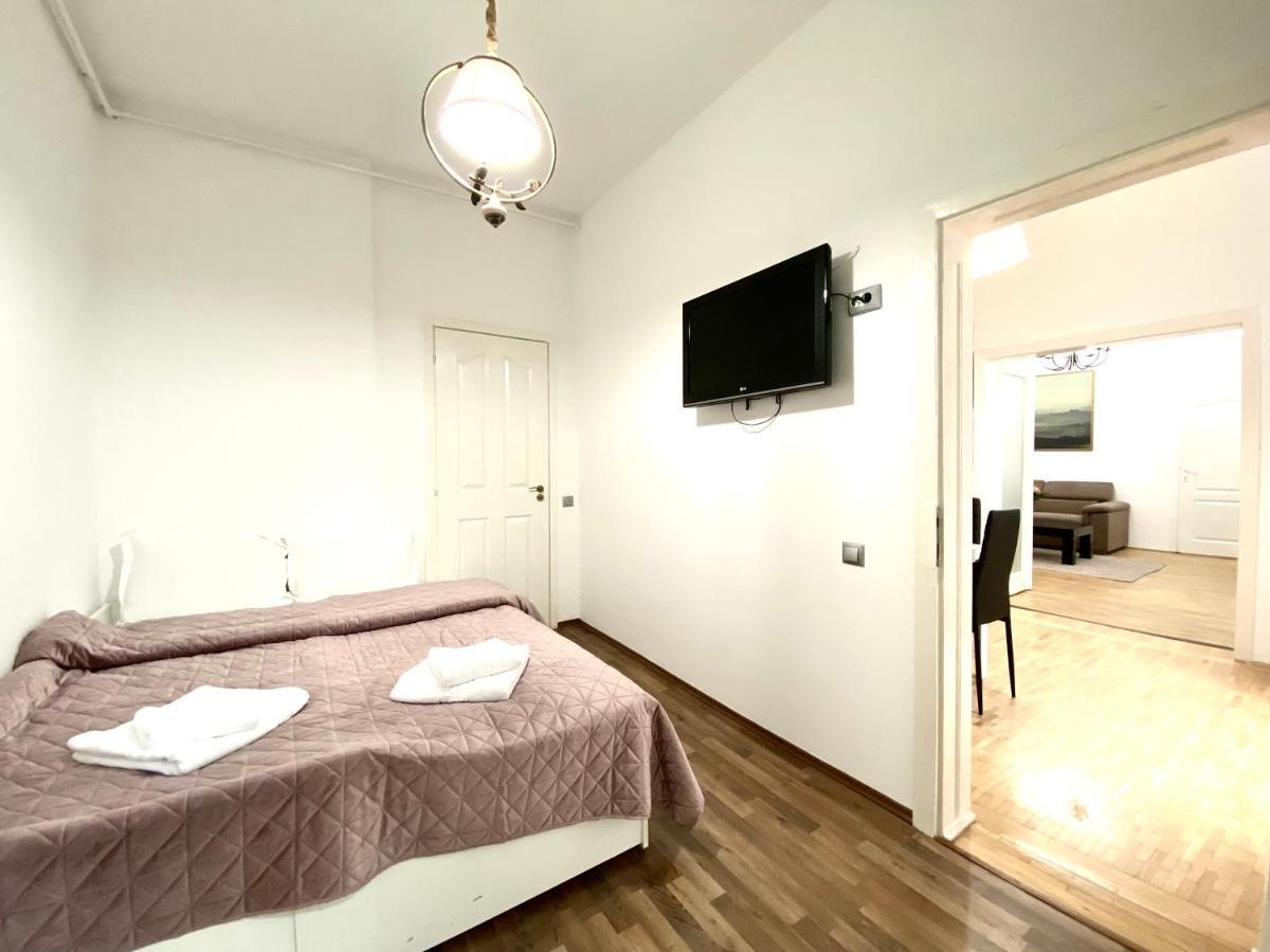 Republique Family Apartment Brasov Ngoại thất bức ảnh