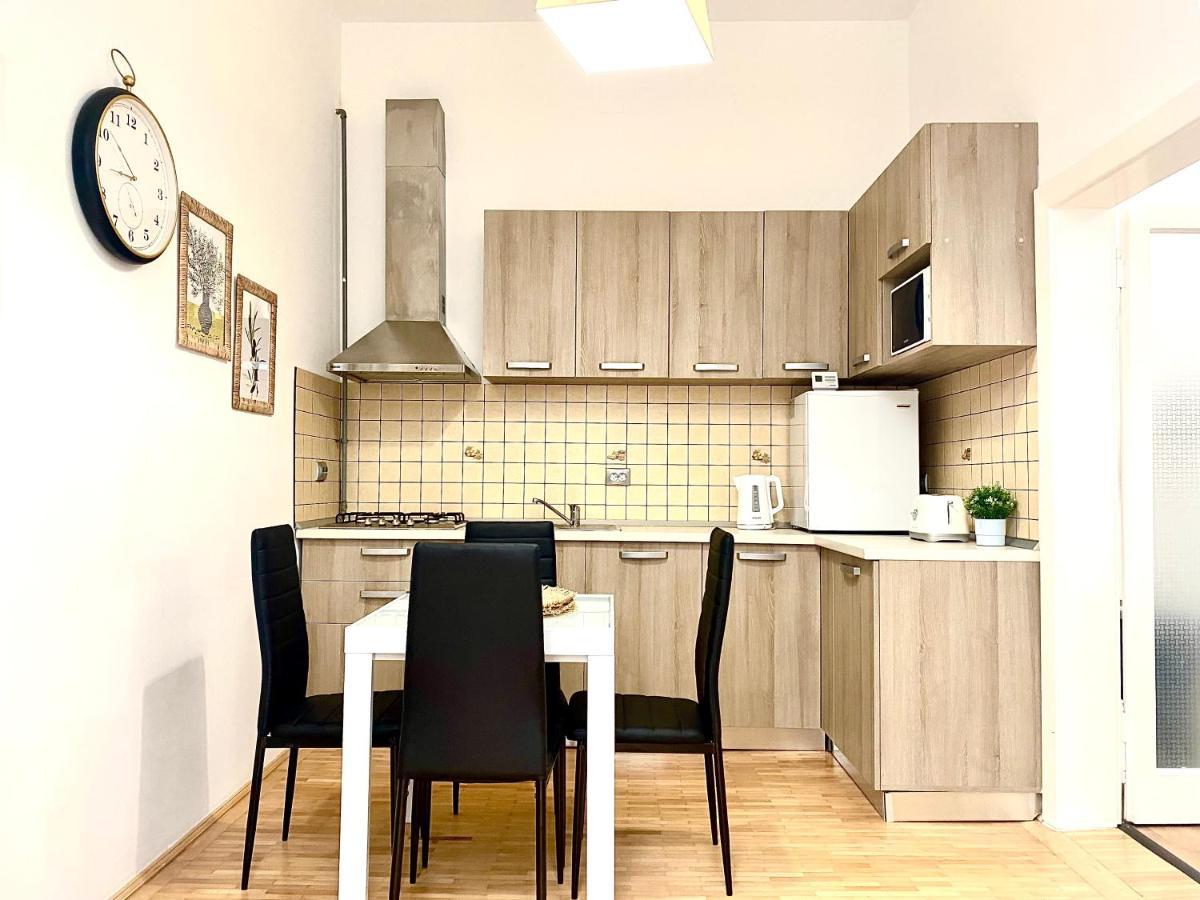 Republique Family Apartment Brasov Ngoại thất bức ảnh