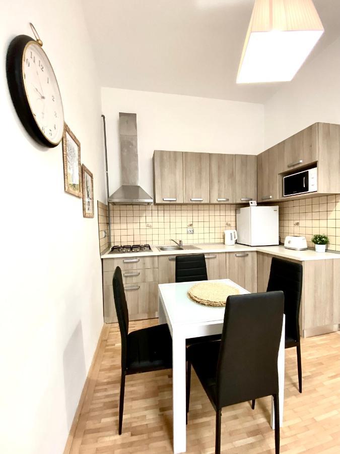 Republique Family Apartment Brasov Ngoại thất bức ảnh